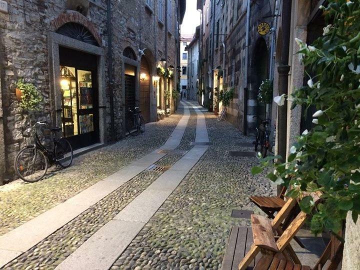 Antica Corte, Bilocale Nel Centro Storico Di Como Apartment Exterior foto